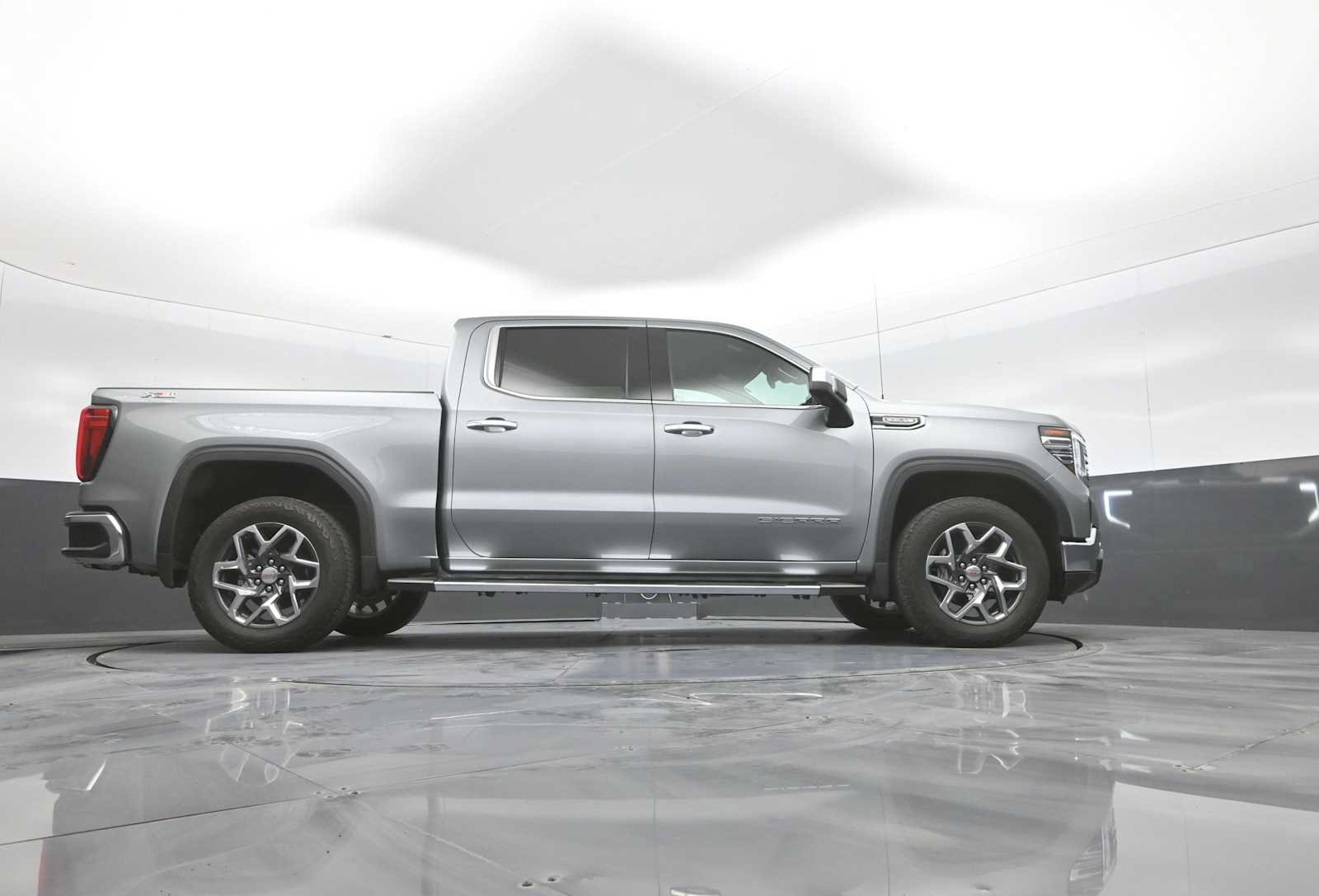 Used 2024 GMC Sierra 1500 SLT w/ SLT Premium Plus Package AWD/4WD image 48