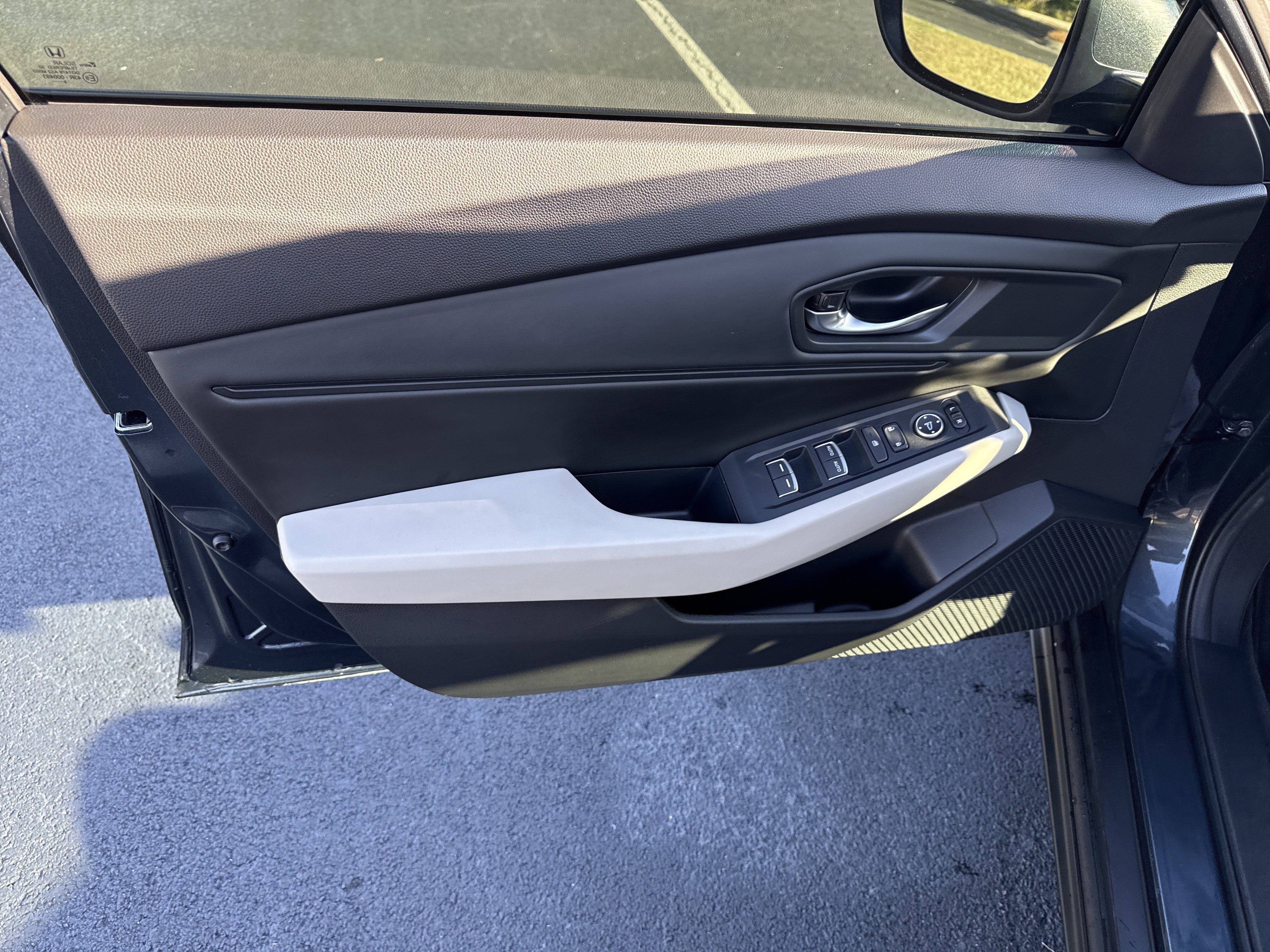 Used 2023 Honda Accord EX image 23