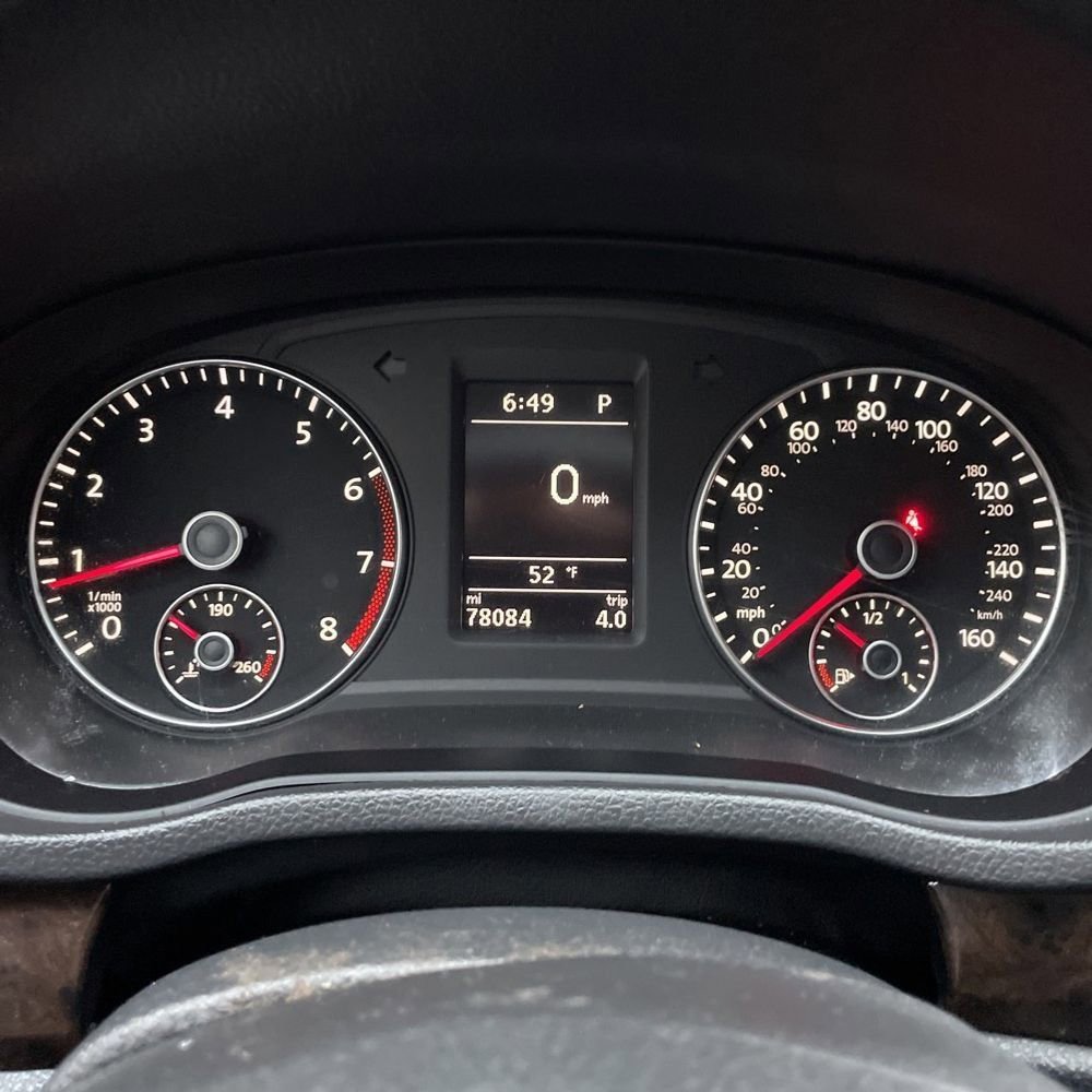 Used 2015 Volkswagen Passat 1.8T SEL Premium image 9