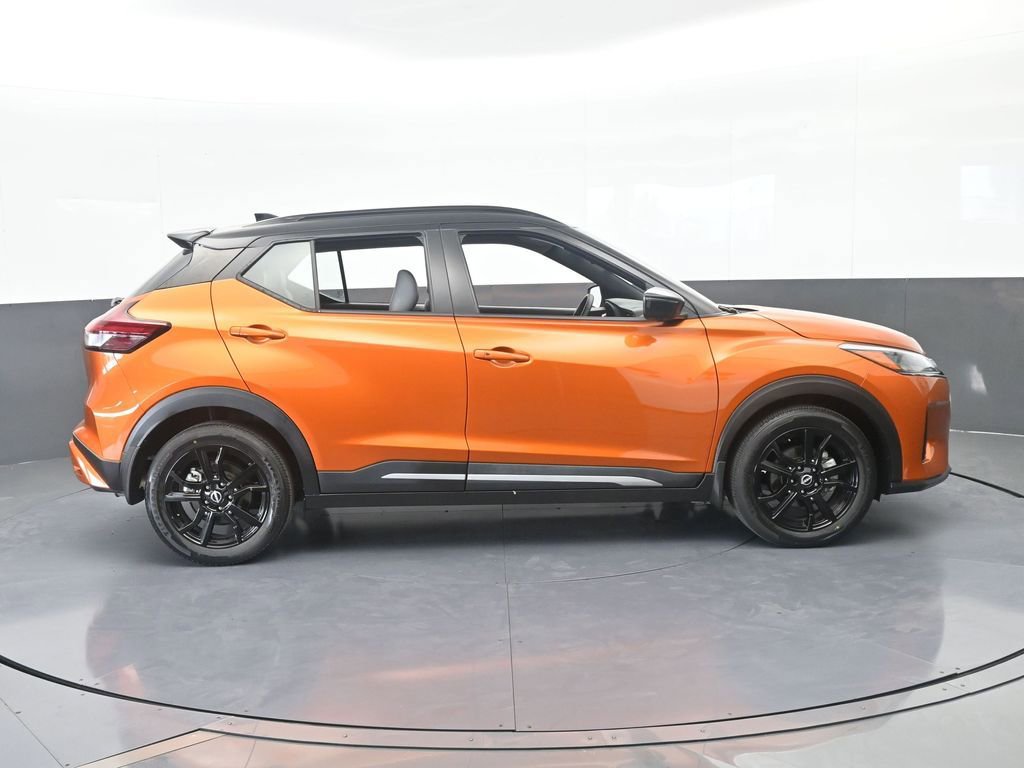 Used 2023 Nissan Kicks SR w/ SR Premium Package FWD image 7