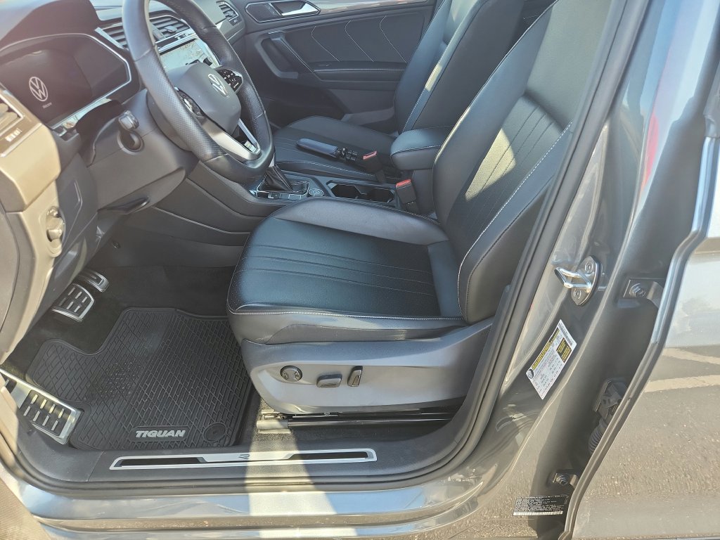 Certified 2024 Volkswagen Tiguan SE R-Line w/ MDO Package, Two-Row AWD/4WD image 11