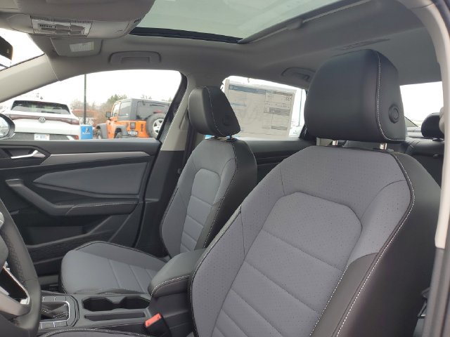New 2026 Volkswagen Jetta SE FWD image 10