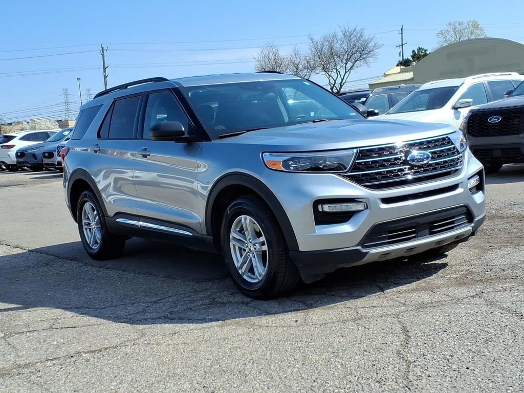Used 2024 Ford Explorer XLT w/ Equipment Group 202A AWD/4WD image 7