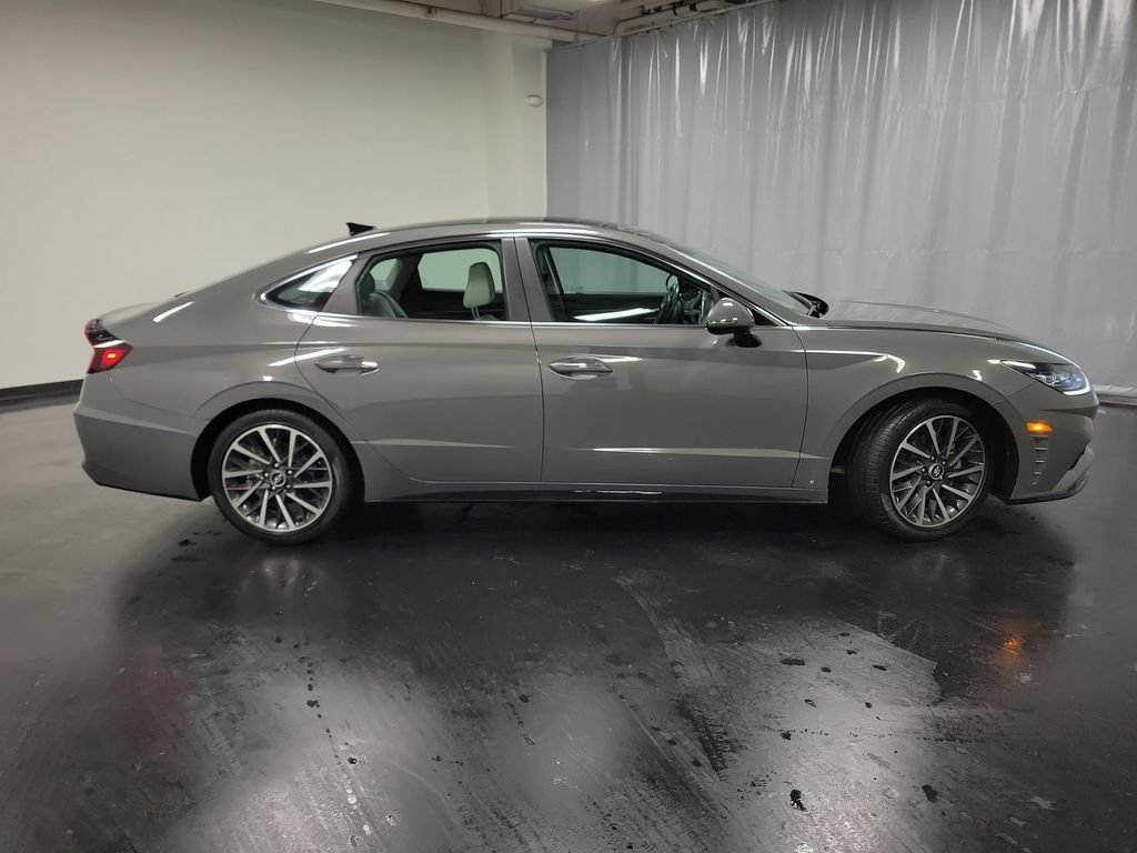 Used 2023 Hyundai Sonata Limited w/ Preferred Accessory Package FWD image 9