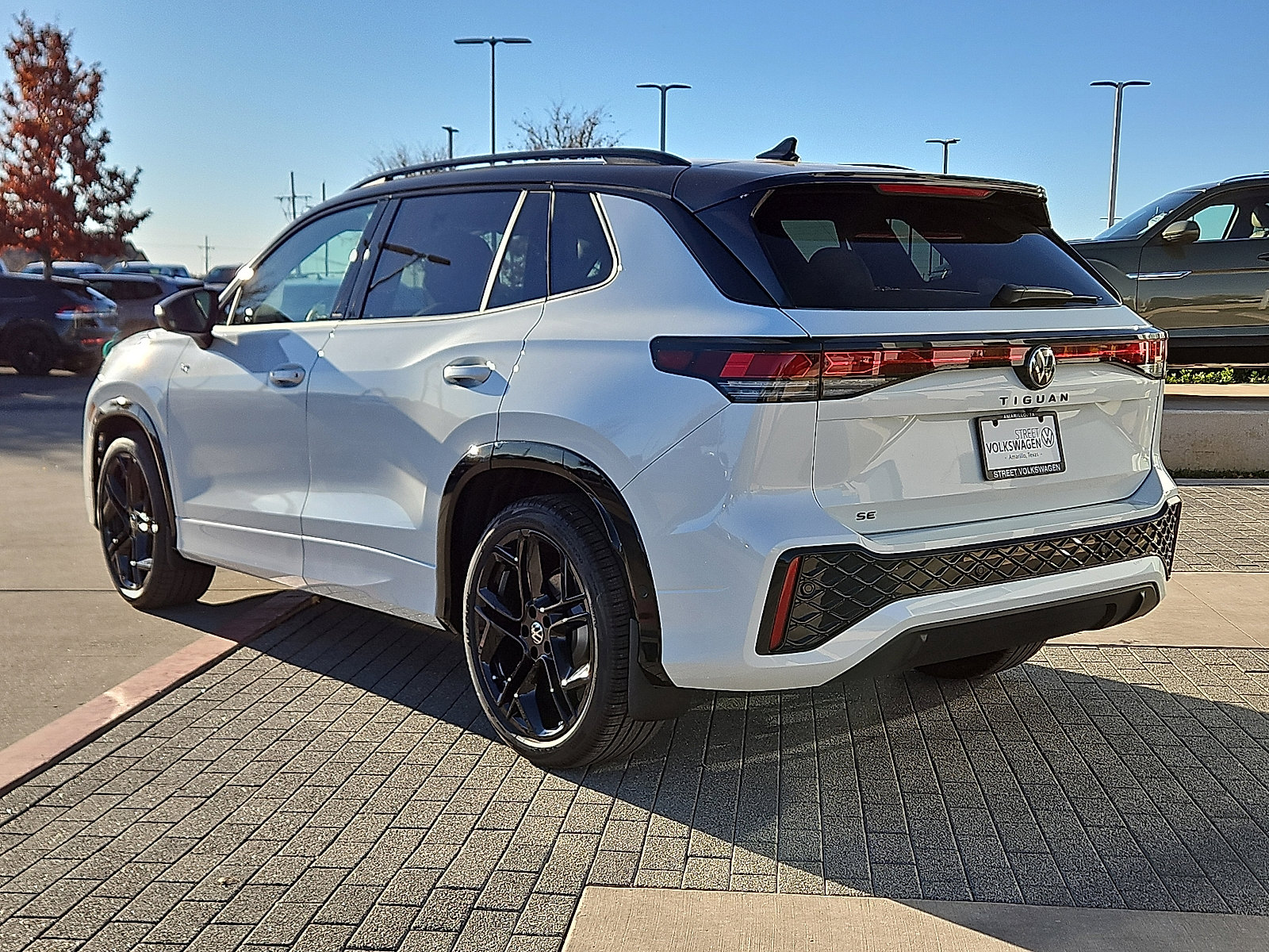 New 2026 Volkswagen Tiguan SE R-Line image 2