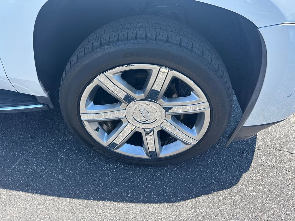 Used 2020 Cadillac Escalade Luxury RWD image 13