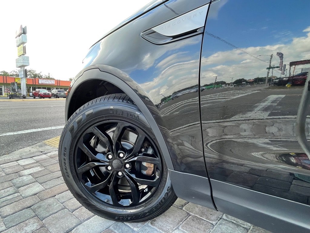 Used 2017 Land Rover Discovery SE image 10