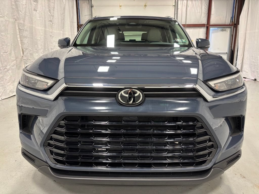 Used 2025 Toyota Grand Highlander AWD image 2