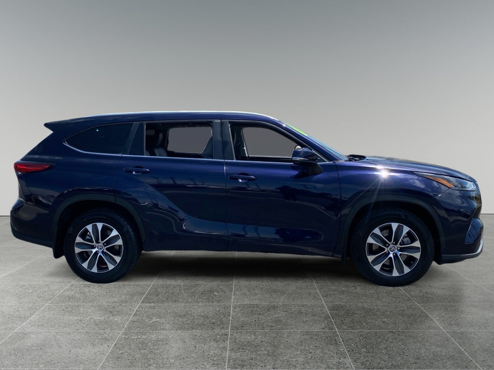 Used 2023 Toyota Highlander XLE FWD image 6