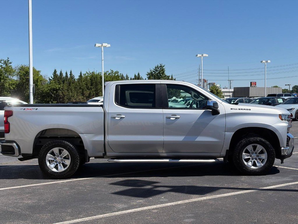 Used 2022 Chevrolet Silverado 1500 LT AWD/4WD image 4