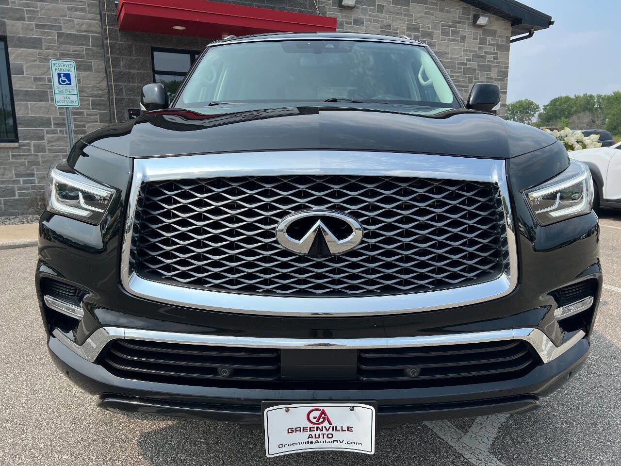 Used 2019 INFINITI QX80 Luxe image 2