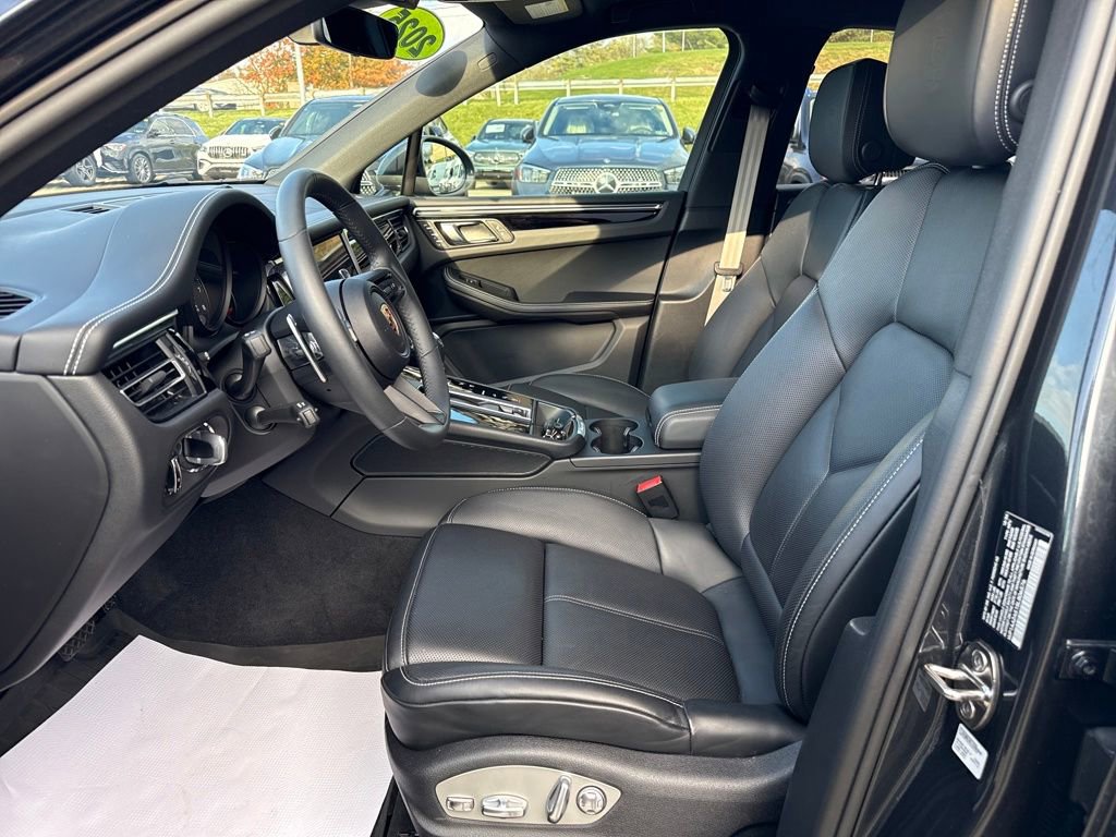 Used 2025 Porsche Macan Base image 9