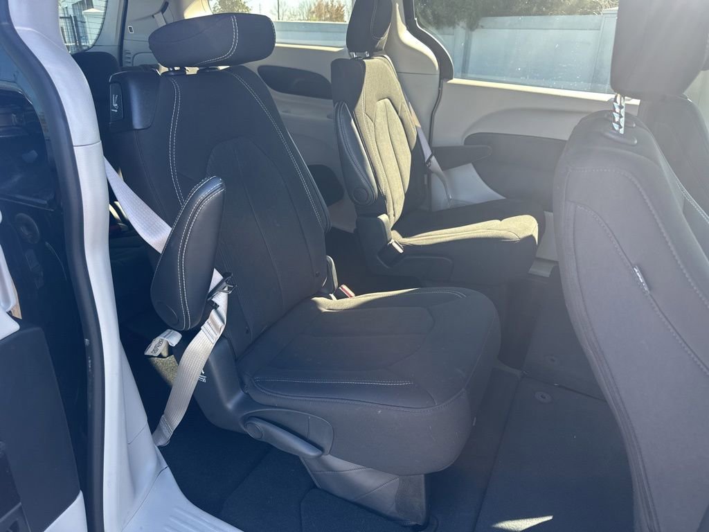 Used 2024 Chrysler Voyager LX image 17