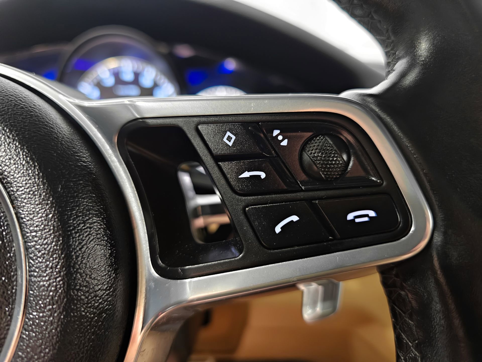 Used 2020 Porsche Cayenne S w/ Premium Package Plus AWD/4WD image 29