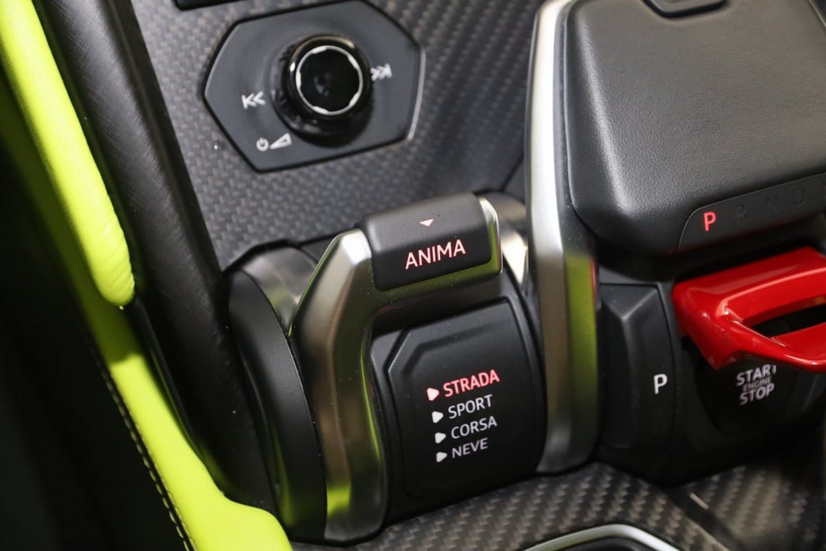 Used 2022 Lamborghini Urus AWD/4WD image 51