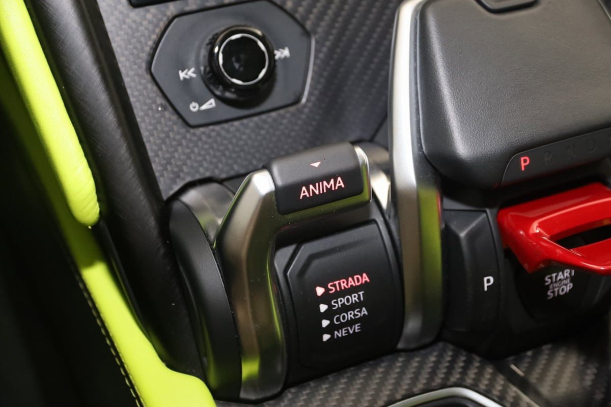 Used 2022 Lamborghini Urus AWD/4WD image 51