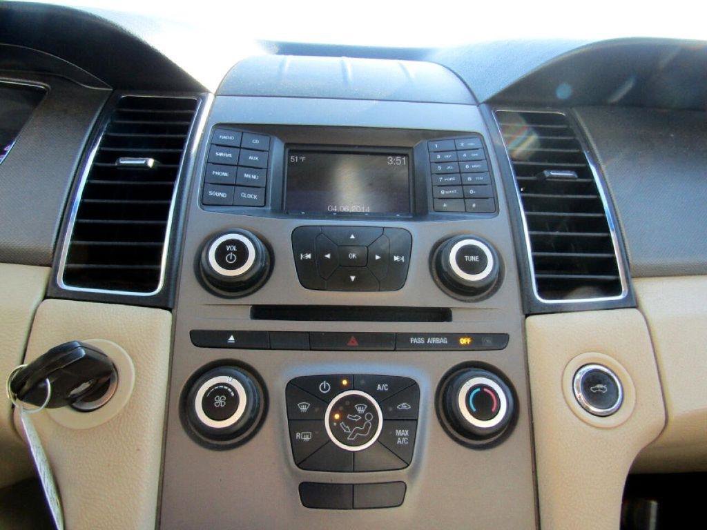 Used 2016 Ford Taurus SE FWD image 11