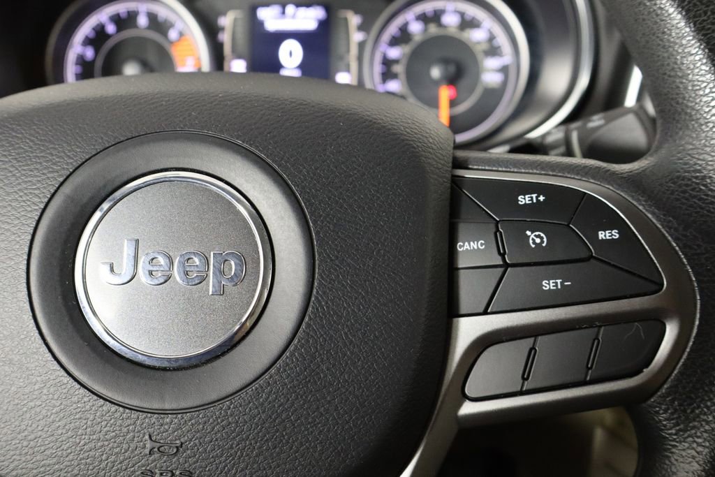 Used 2019 Jeep Cherokee Latitude w/ Popular Appearance Group AWD/4WD image 10