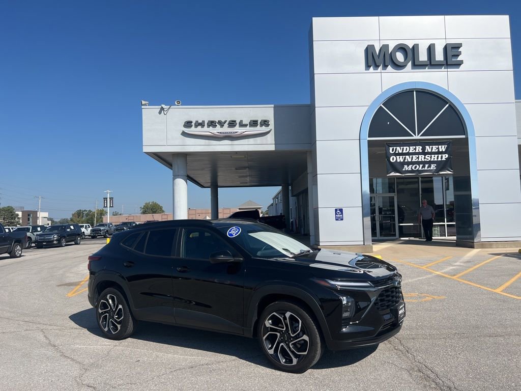 Used 2025 Chevrolet Trax RS w/ Sunroof Package