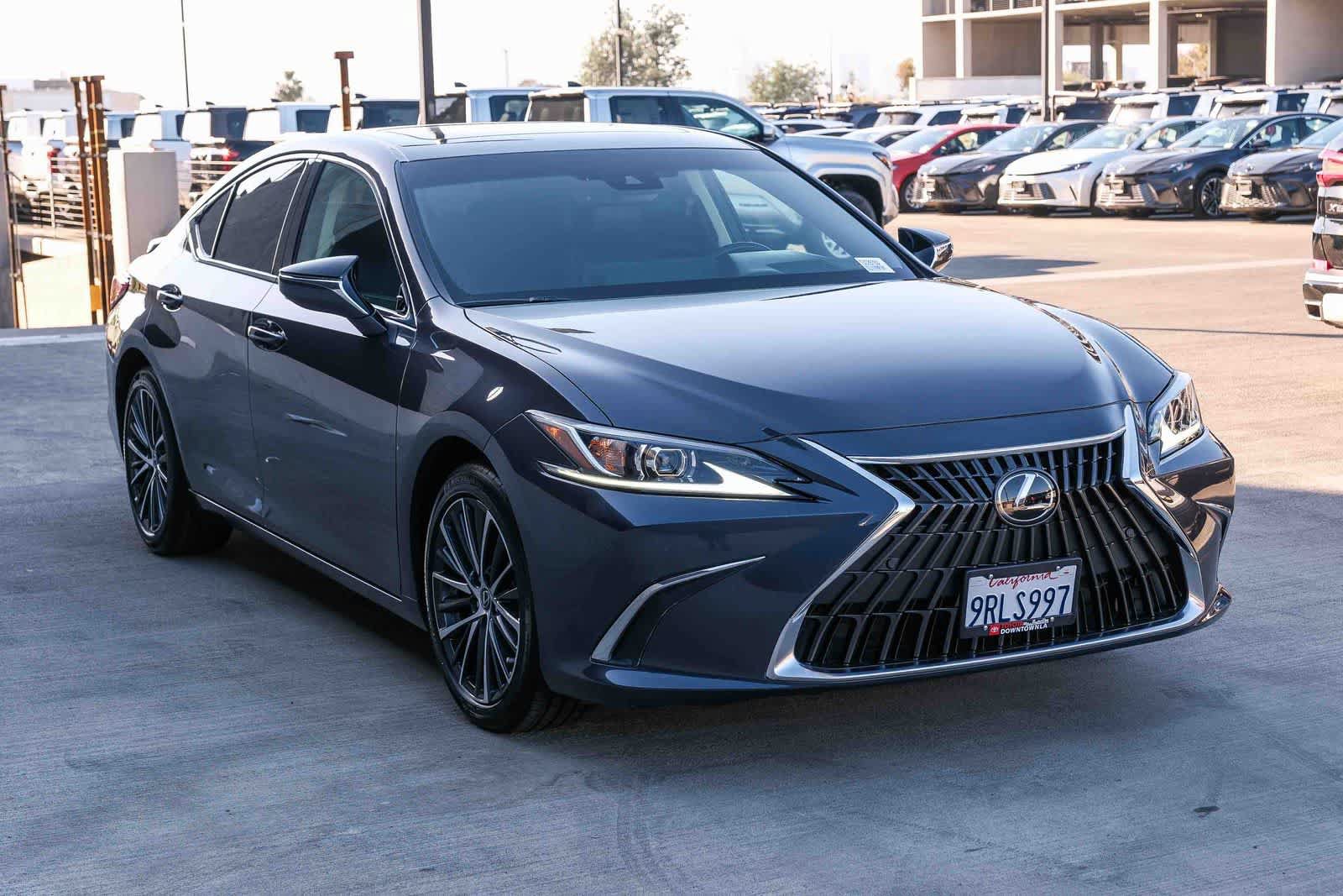 Used 2025 Lexus ES 300h w/ Premium Package FWD image 3
