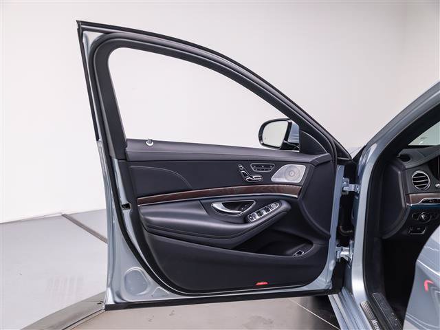 Used 2019 Mercedes-Benz S 450 Sedan image 25