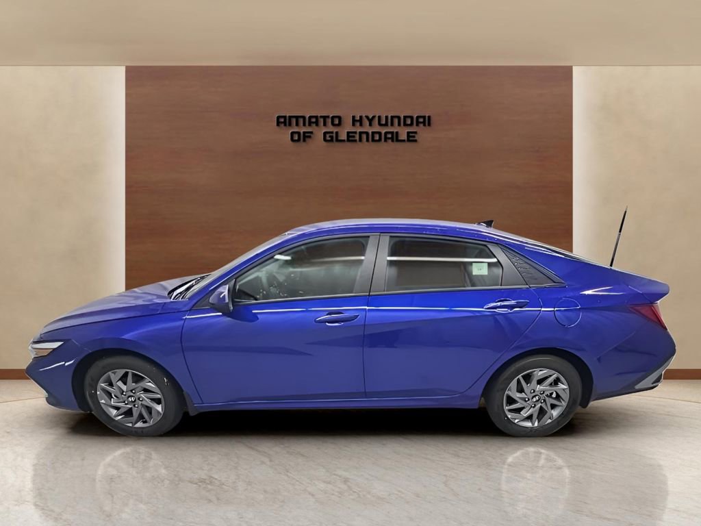 New 2026 Hyundai Elantra Blue image 3