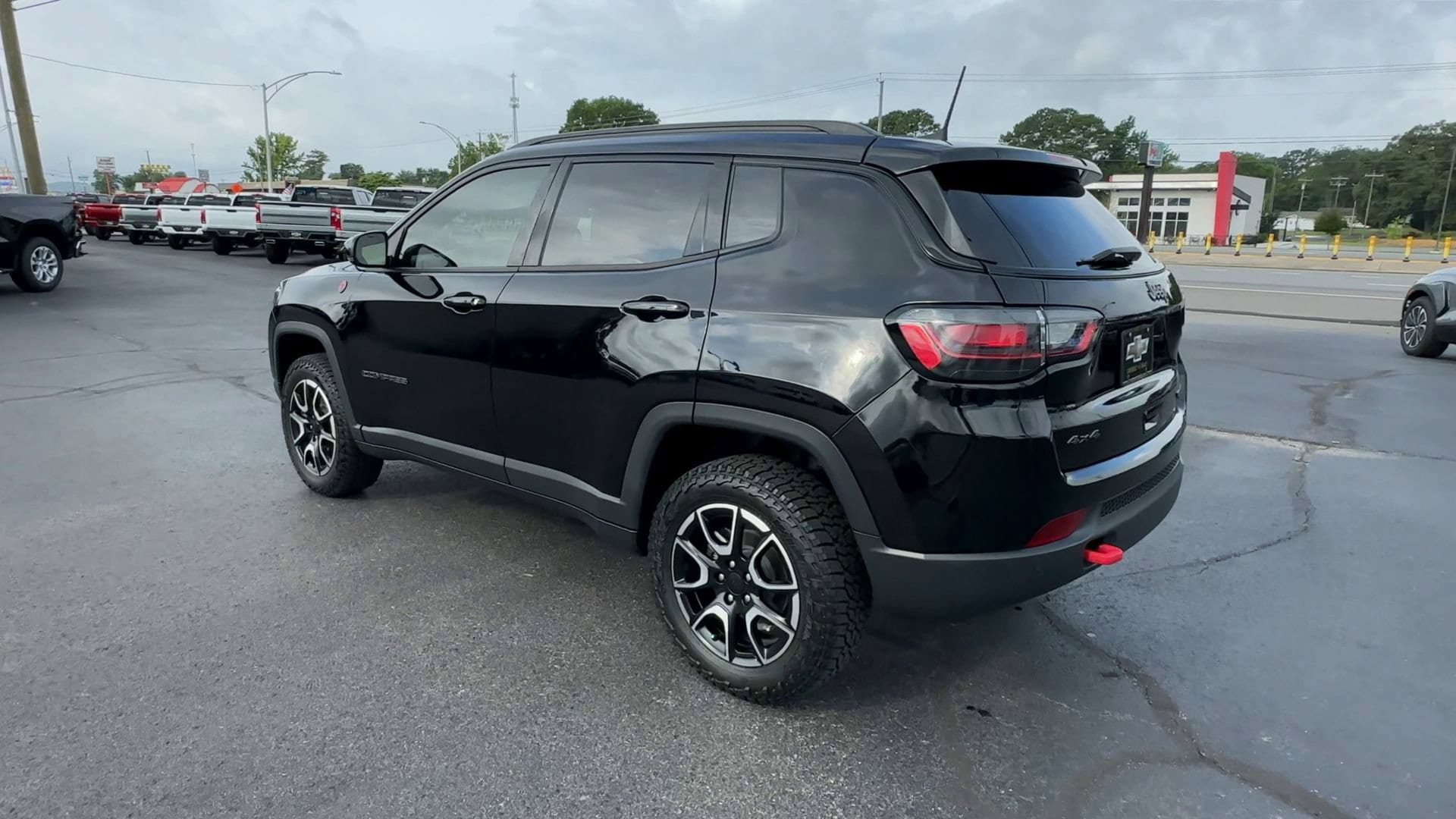 Used 2024 Jeep Compass Trailhawk w/ Trailhawk Elite Group AWD/4WD image 6