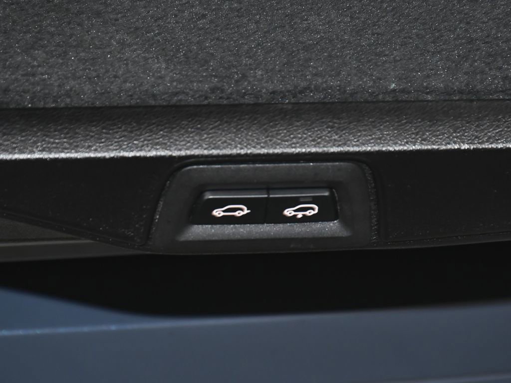 Used 2023 BMW X7 xDrive40i w/ Executive Package image 77