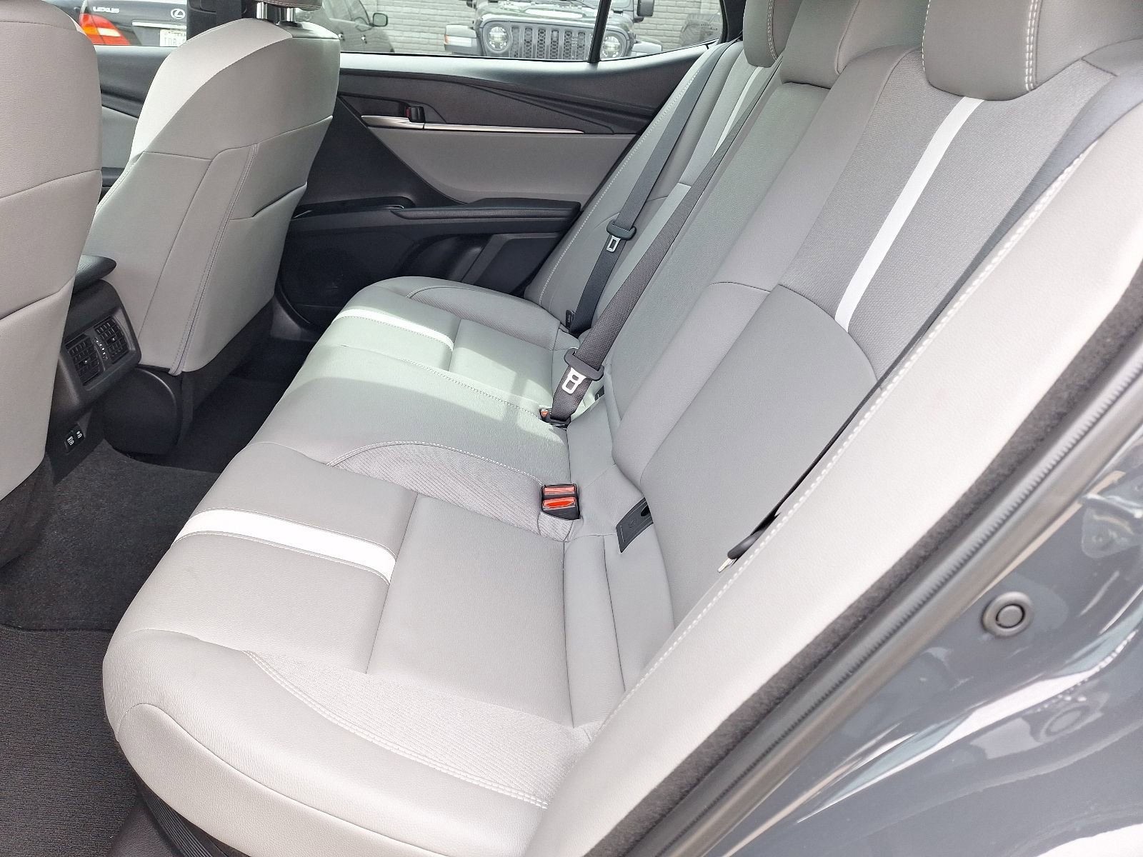 Used 2025 Toyota Camry SE FWD image 28