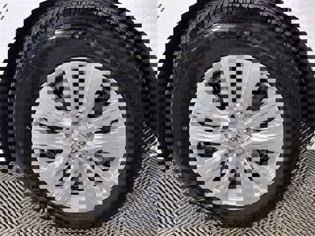 Used 2025 Nissan Sentra S image 34