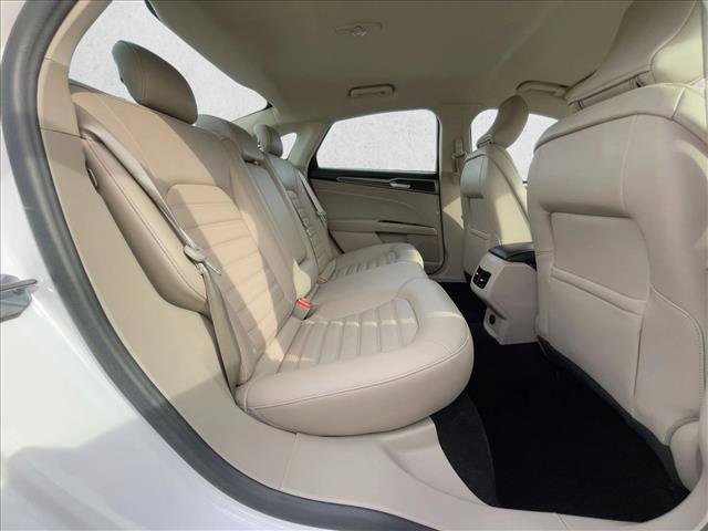 Used 2017 Ford Fusion SE w/ Fusion SE Technology Package image 20