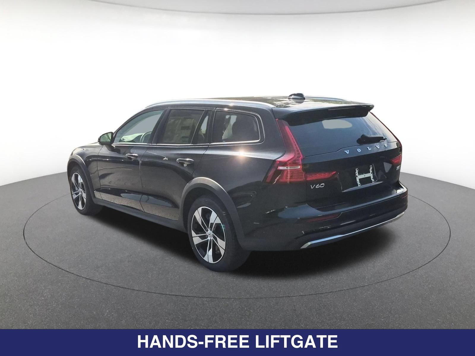 New 2026 Volvo V60 B5 Cross Country Plus w/ Climate Package AWD/4WD image 9