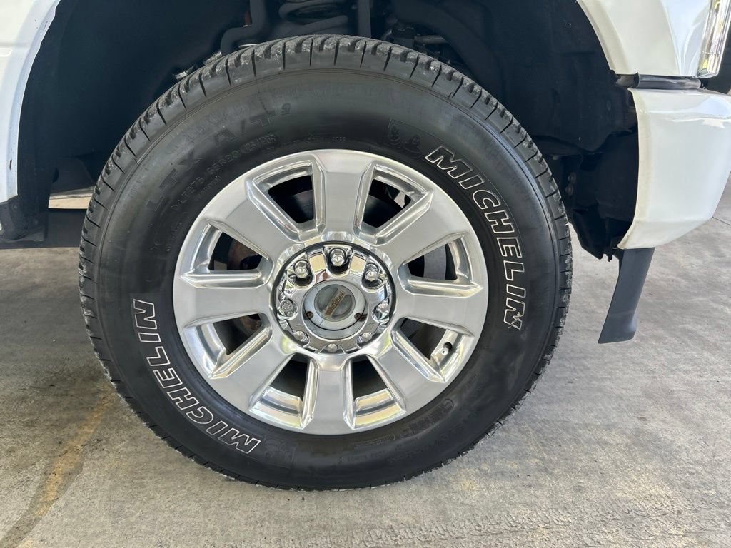 Used 2022 Ford F350 Platinum w/ FX4 Off-Road Package AWD/4WD image 25