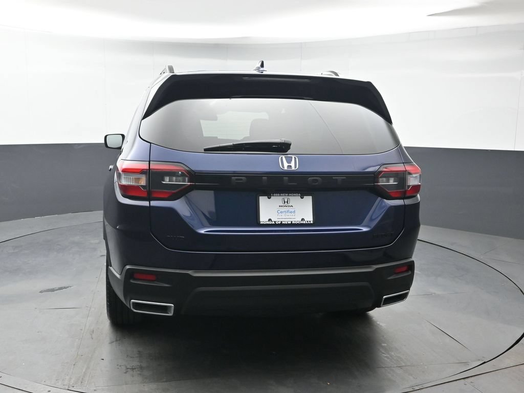 Used 2025 Honda Pilot Sport image 5