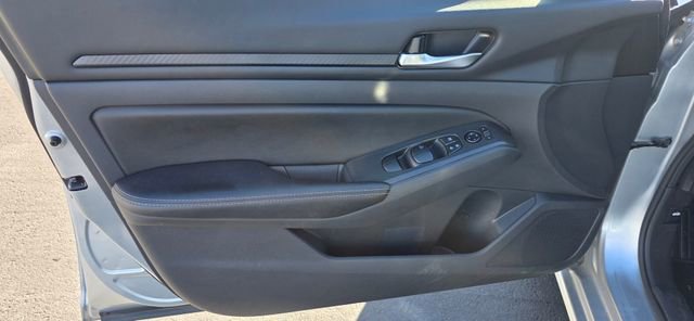 Used 2024 Nissan Altima 2.5 SV image 8