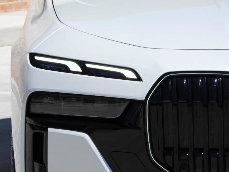 Used 2024 BMW 740i image 36