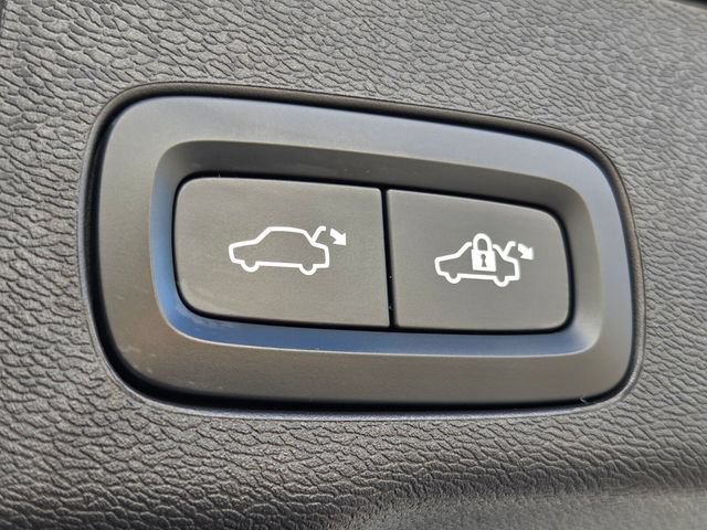 Certified 2024 Volvo XC60 B5 Core w/ Protection Package Premier AWD/4WD image 19