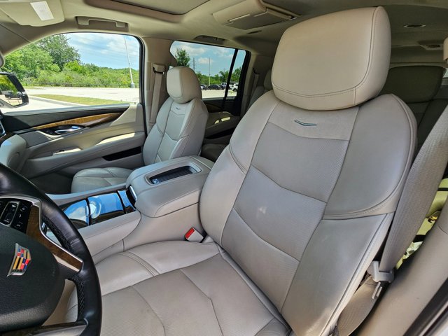 Used 2019 Cadillac Escalade ESV Luxury AWD/4WD image 16