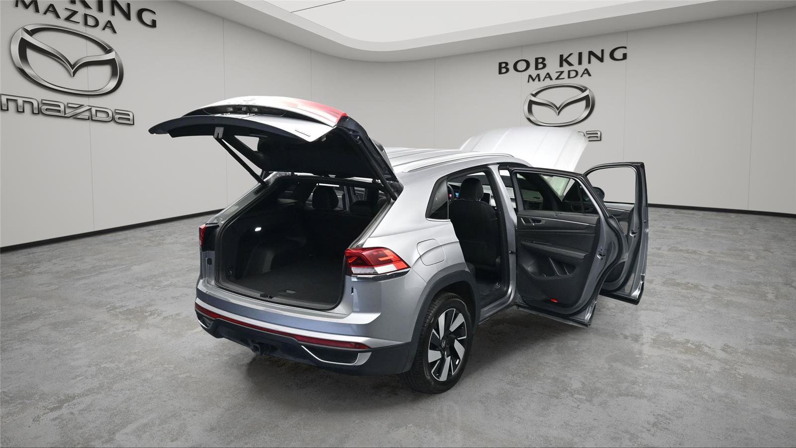 Used 2025 Volkswagen Atlas Cross Sport SE image 19