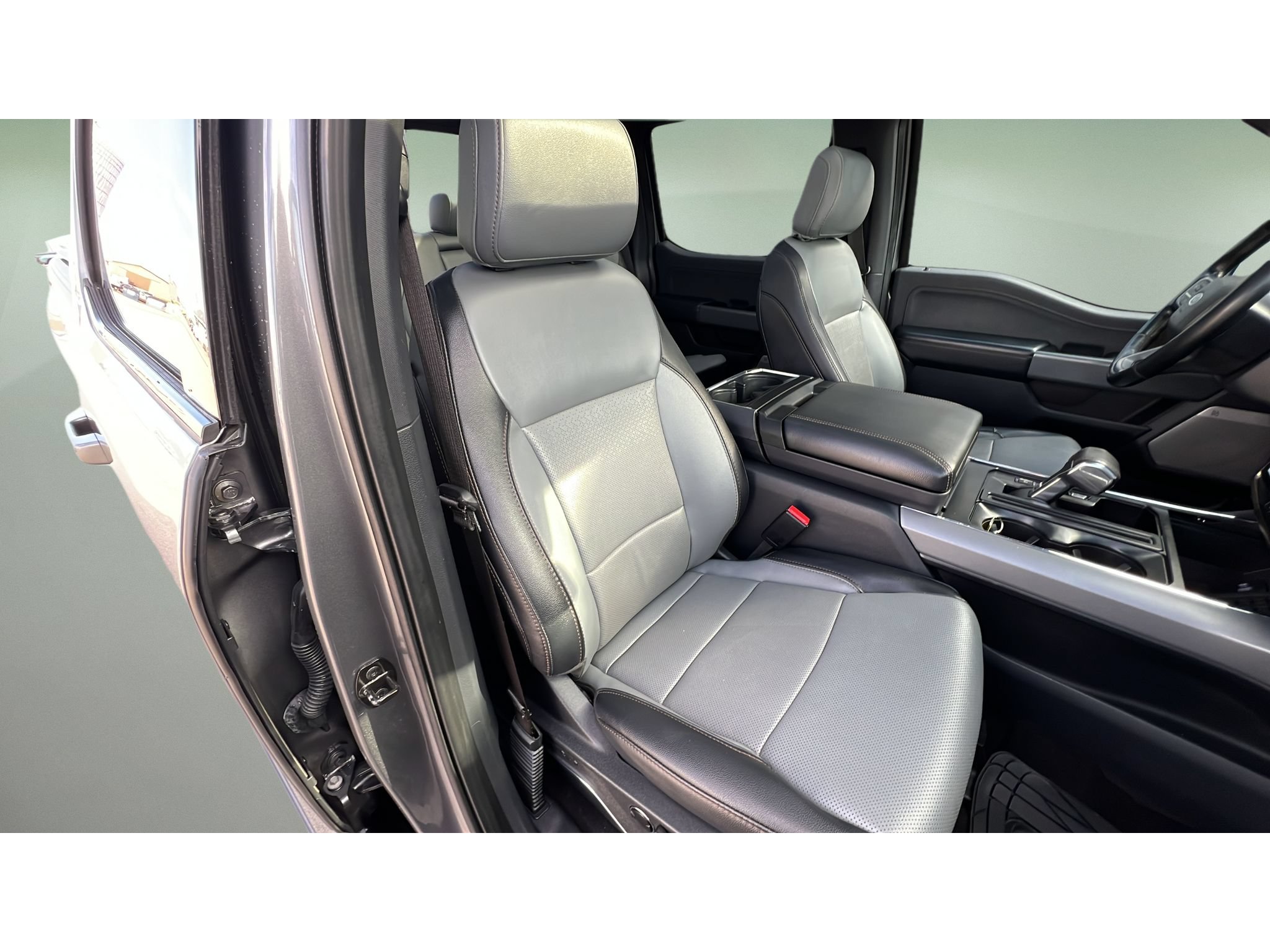 Used 2023 Ford F150 Lightning Lariat w/ Equipment Group 511A High AWD/4WD image 32