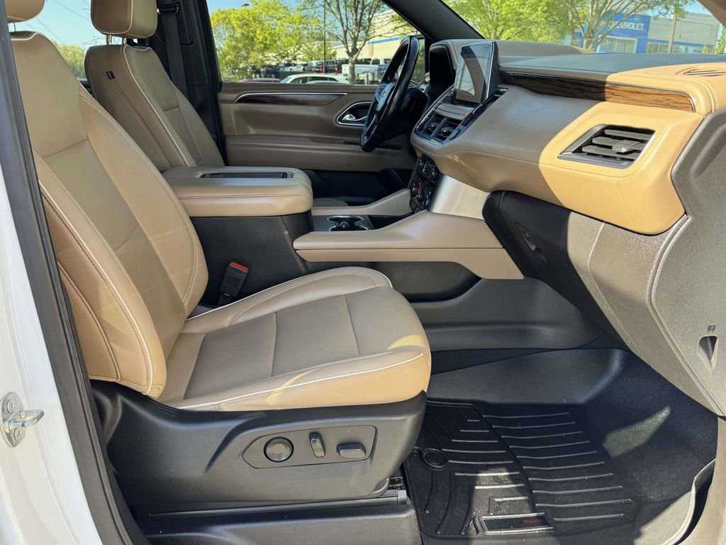 Used 2021 Chevrolet Tahoe Premier w/ Premium Package AWD/4WD image 15
