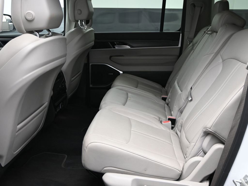 Used 2024 Jeep Wagoneer L Series II w/ Flexible Seating Group image 19