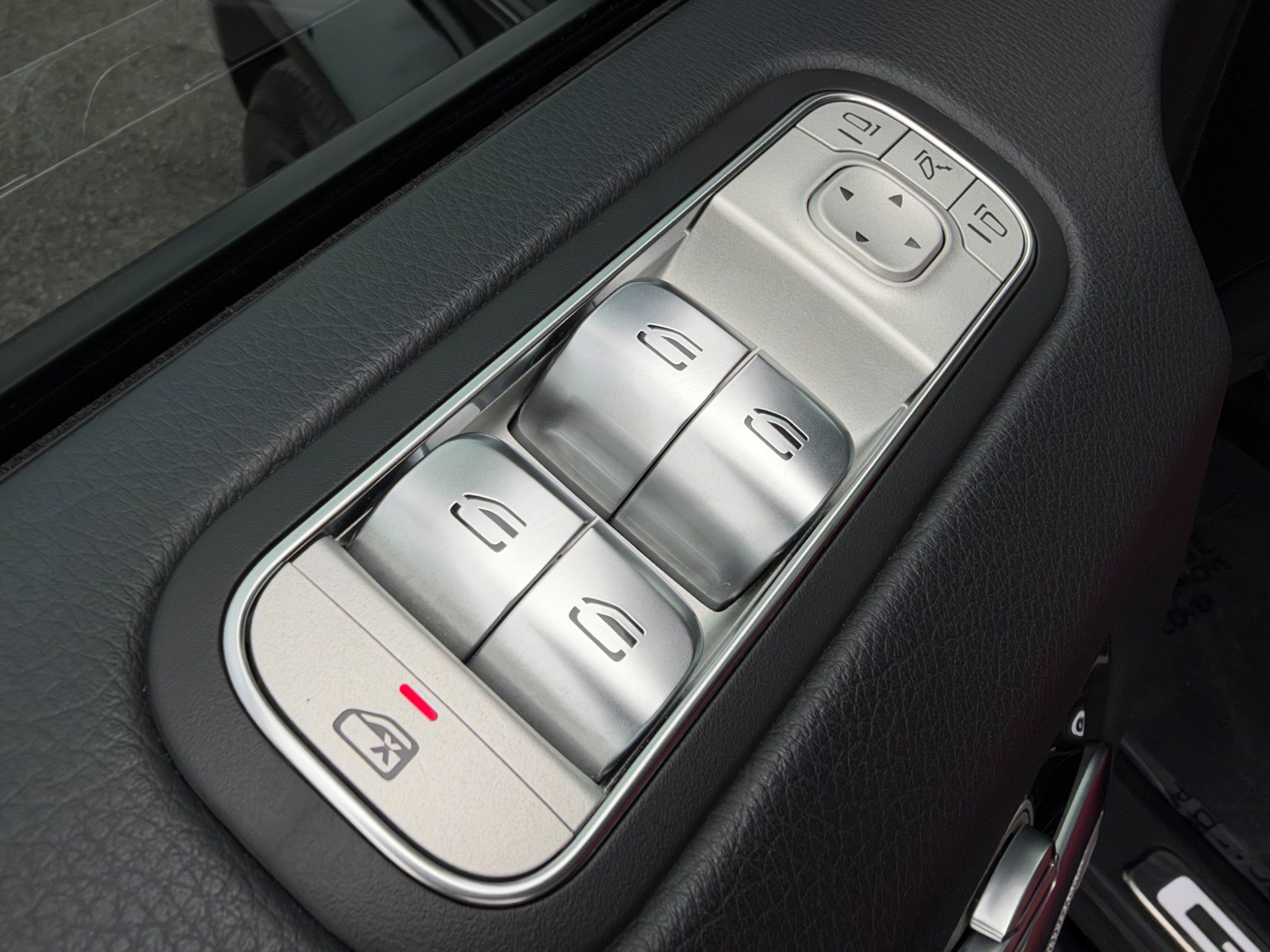 Used 2025 Mercedes-Benz G 550 image 50