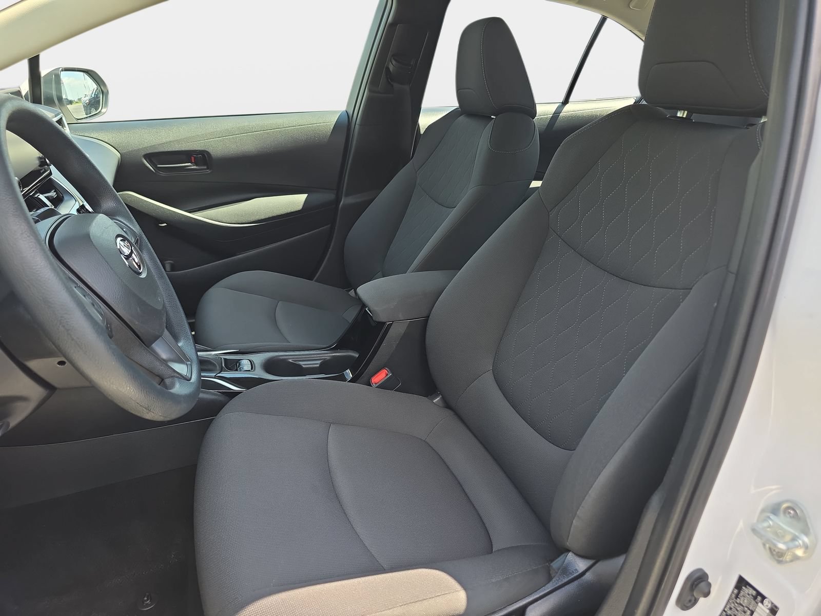 Used 2022 Toyota Corolla LE FWD image 14