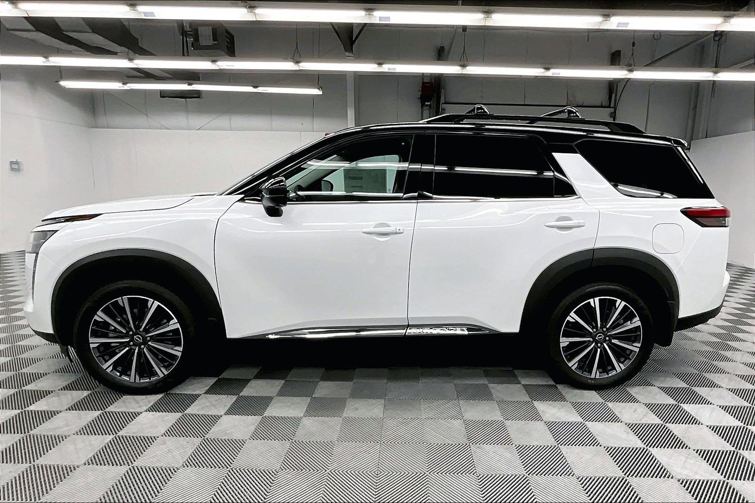 New 2026 Nissan Pathfinder Platinum AWD/4WD image 18