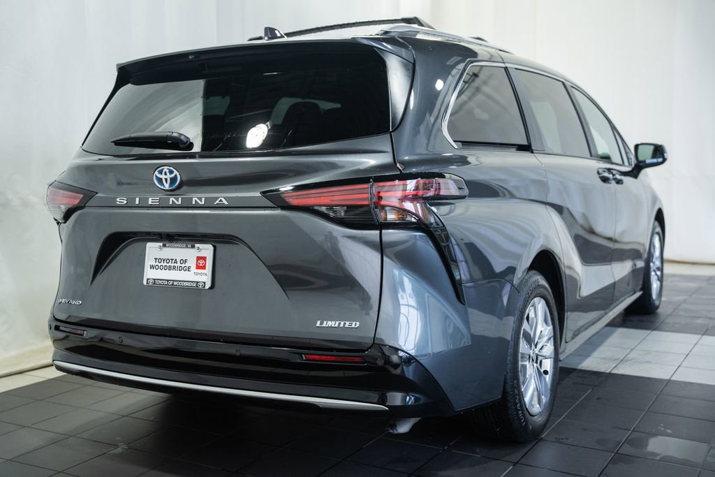 Used 2025 Toyota Sienna Limited AWD/4WD image 4