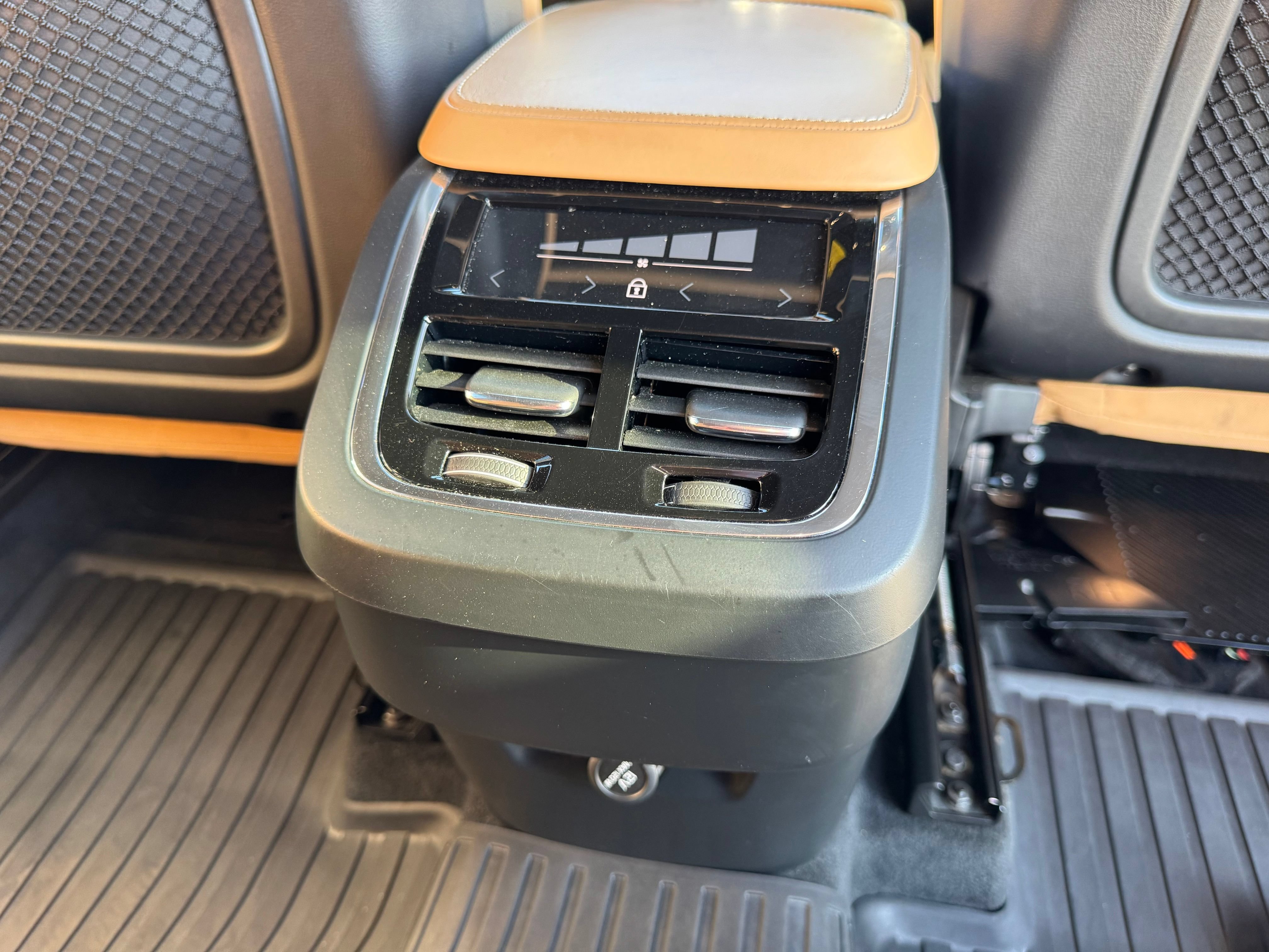 Used 2018 Volvo XC90 T6 Inscription w/ Convenience Package AWD/4WD image 70