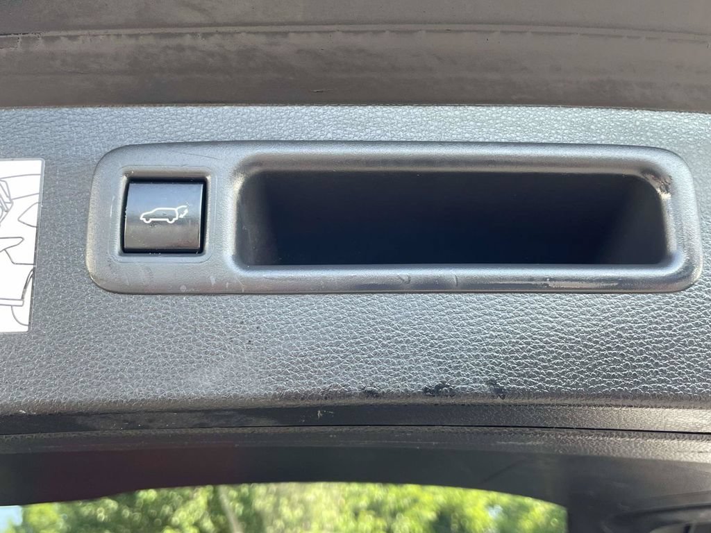 Used 2024 Toyota Highlander XLE AWD/4WD image 12