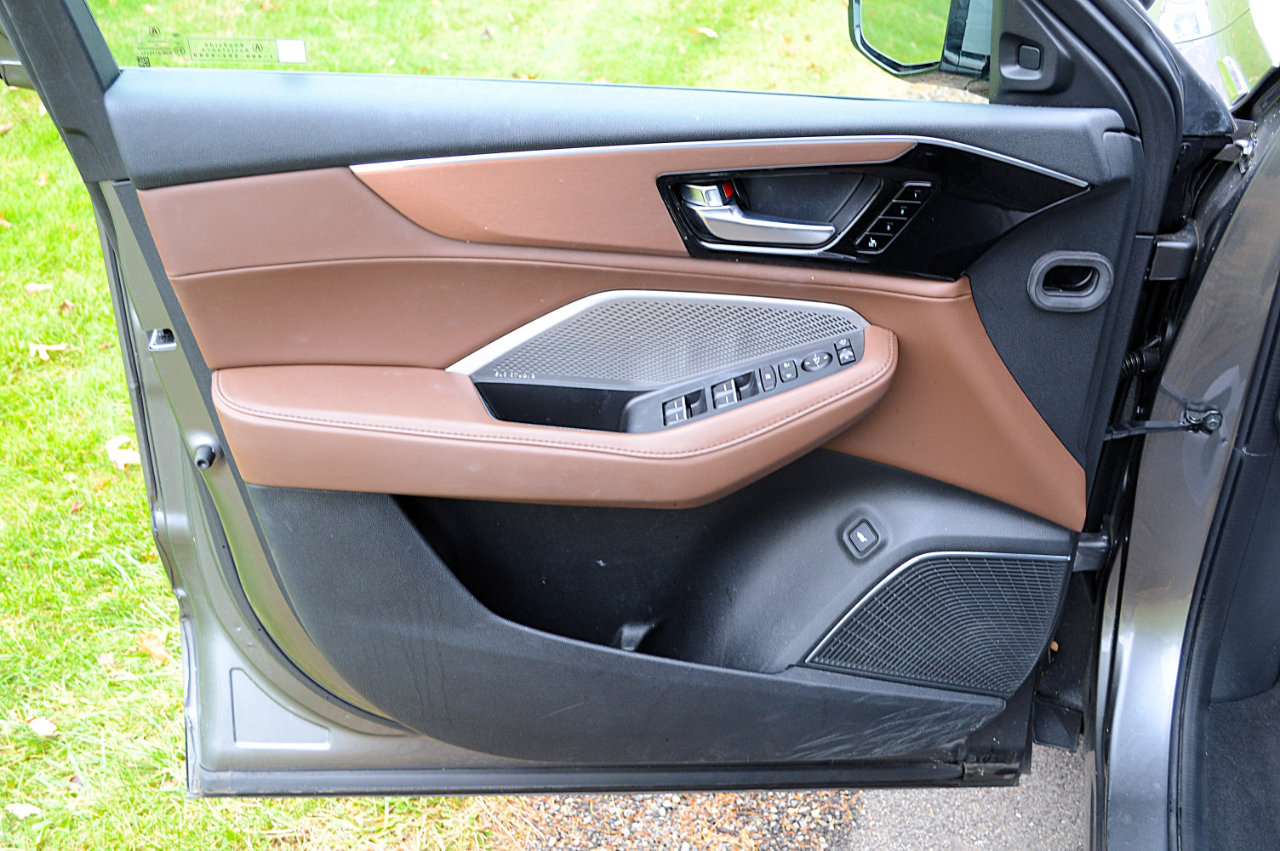 Used 2023 Acura MDX SH-AWD w/ Technology Package image 23