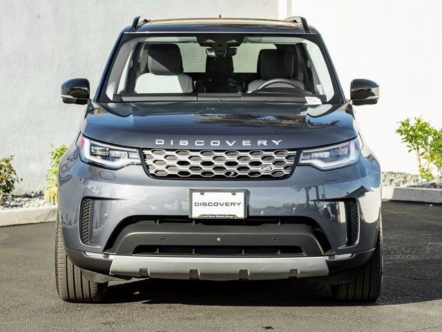Used 2025 Land Rover Discovery S image 3